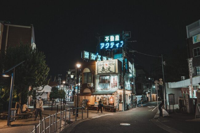 ロングバケーションのドラマでスーパーボールを投げたシーンのロケ地のマンションはどこ?現在の状況を調査!