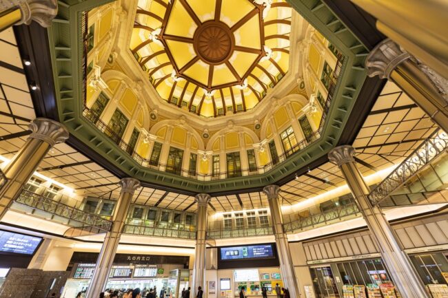 ロングバケーションのドラマでスーパーボールを投げたシーンのロケ地のマンションはどこ?現在の状況を調査!